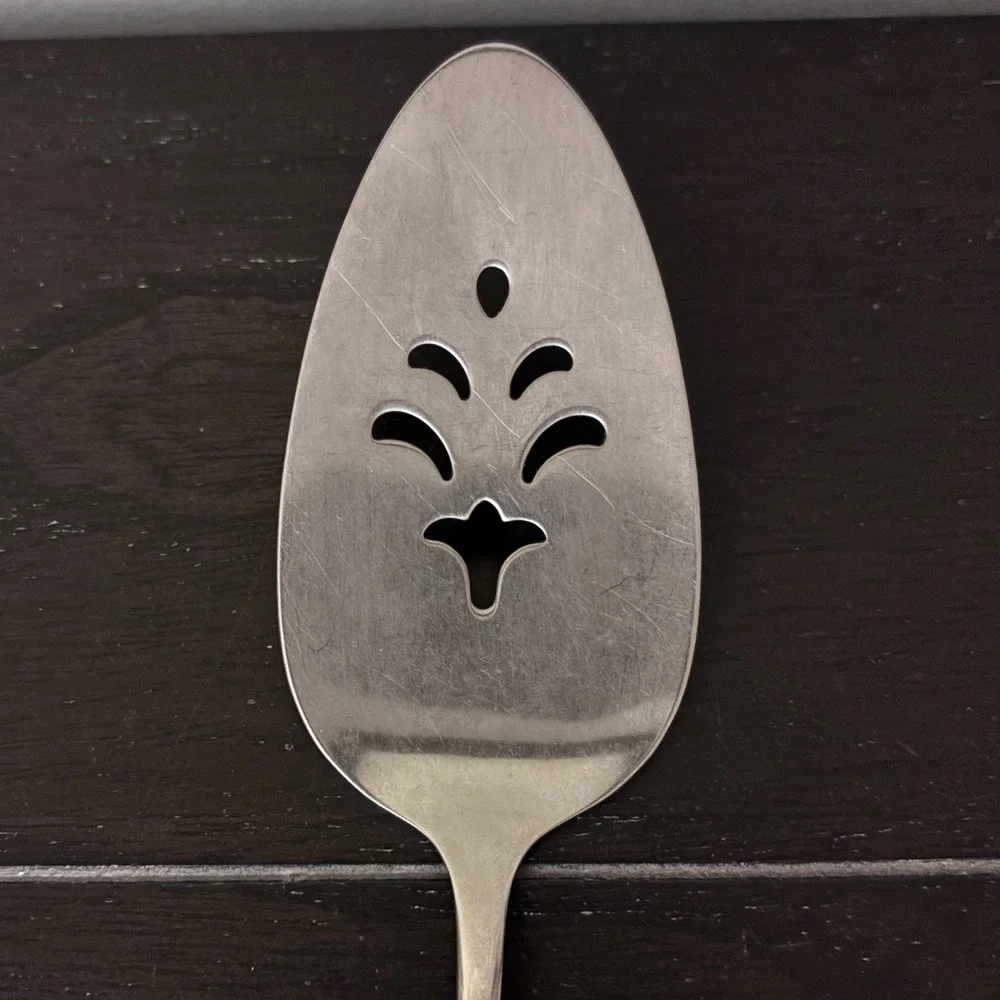 Oneida | Pierced All‎ Stainless Pie Server Independence (Stainless)